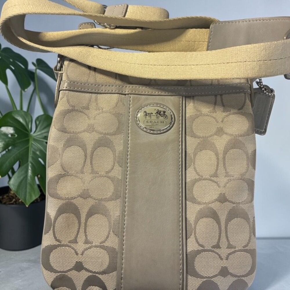 COACH Sutton Signature Jacquard Swingpack Crossbody Bag Khaki Gray 43976 EUC - Picture 6 of 6